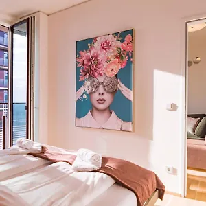 Triiiple Tower Dream With Rooftop-summer-pool Apartment