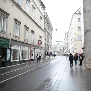 Heart Of Vienna- Next To Albertina Apartment